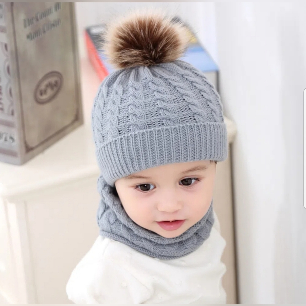 2 Piece boy/girl knit hat & halter set